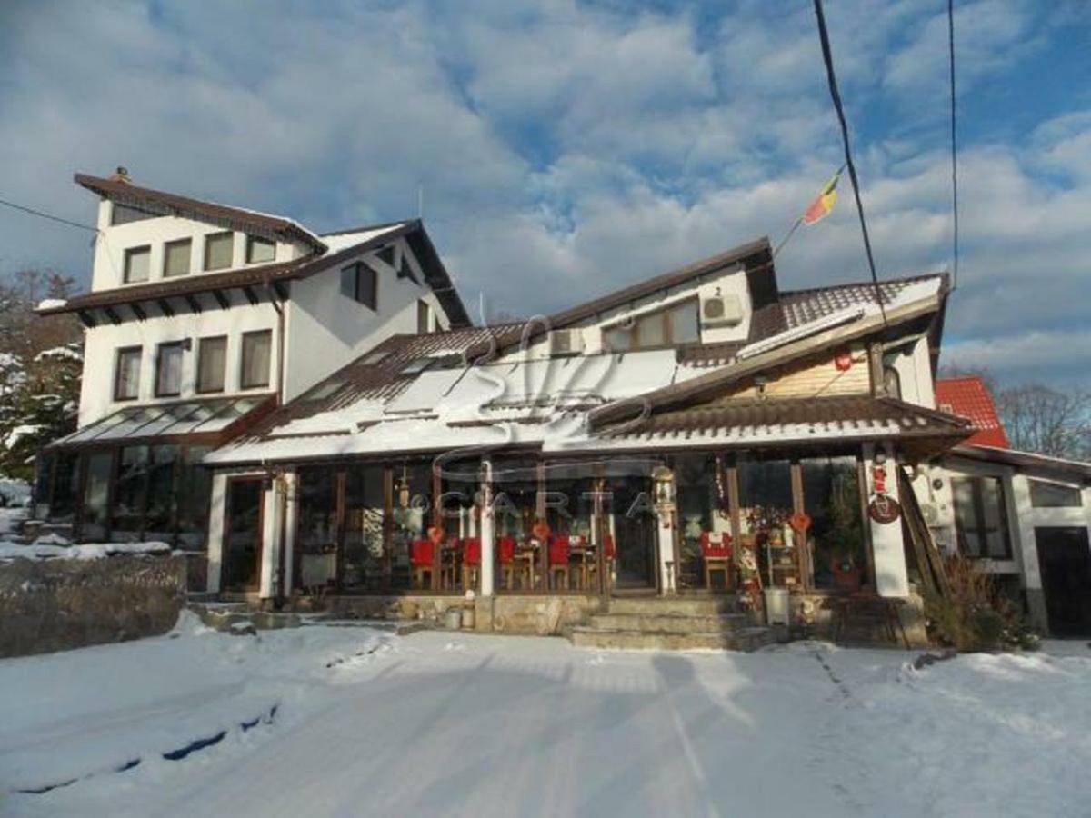 La Marele Moft Hotel Slănic Екстериор снимка