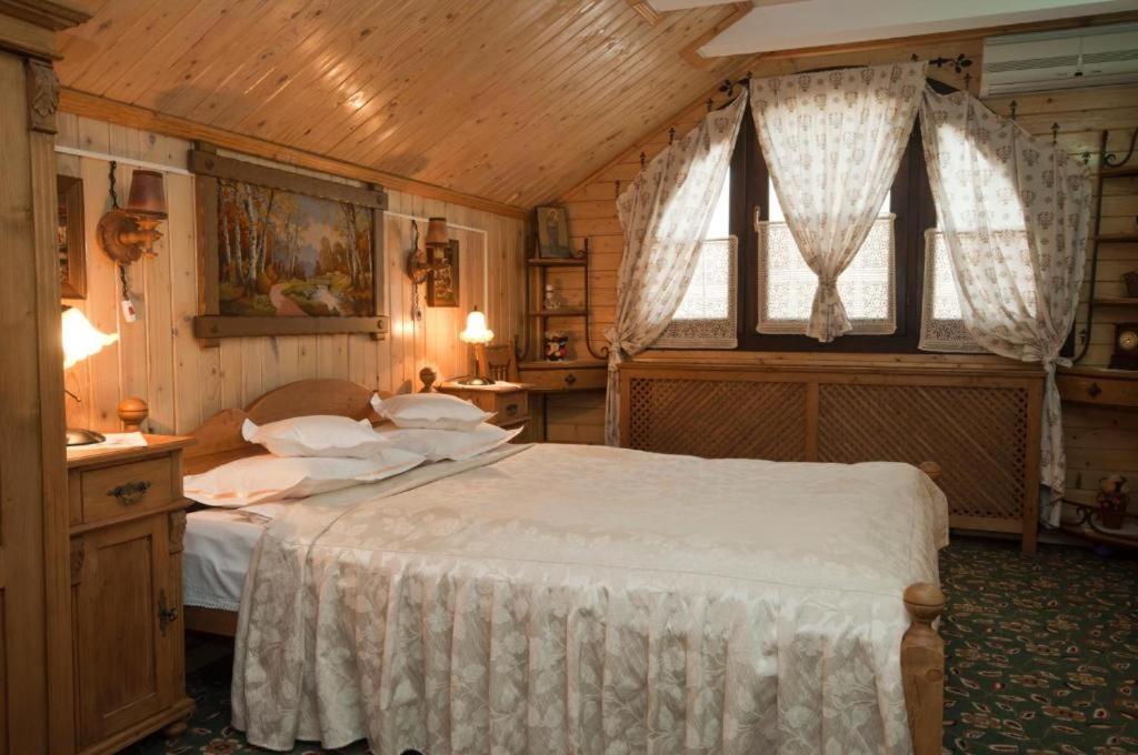 La Marele Moft Hotel Slănic Екстериор снимка